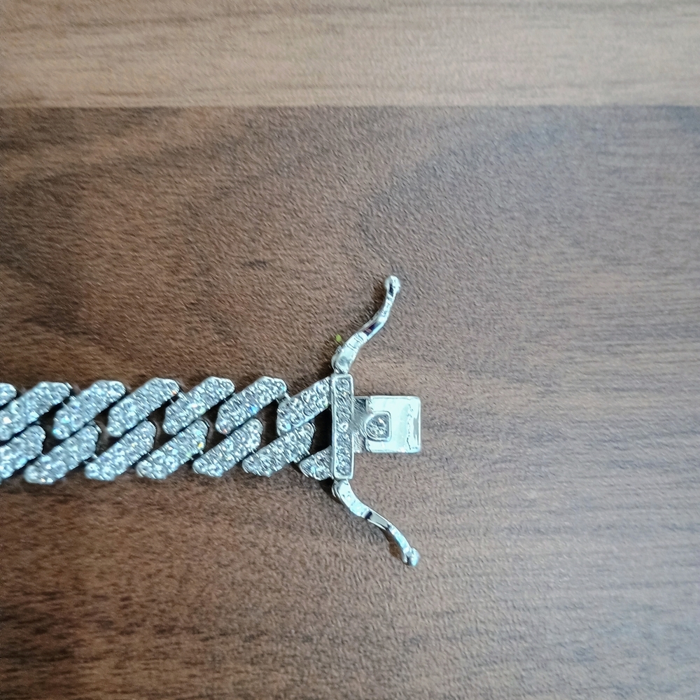 Silver neckless w/ CZ diamonds. - Picture 3 of 4